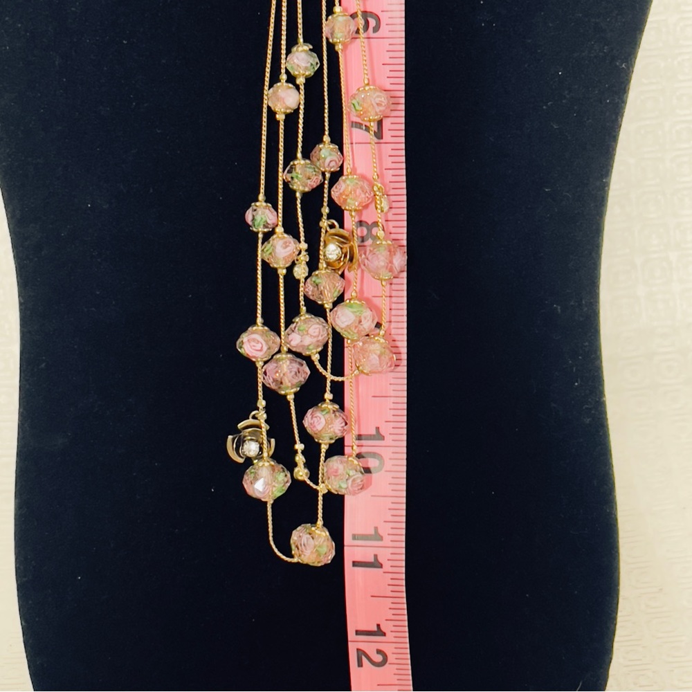 NWT Betsey Johnson Tzarina Cascade Rose Beaded Necklace On A Tri Gold Tone Chain - Picture 4 of 10